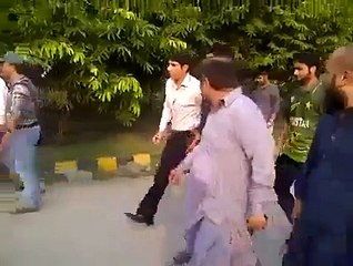 Thats Why People Call Him King Misbah - Walking Without Any Security