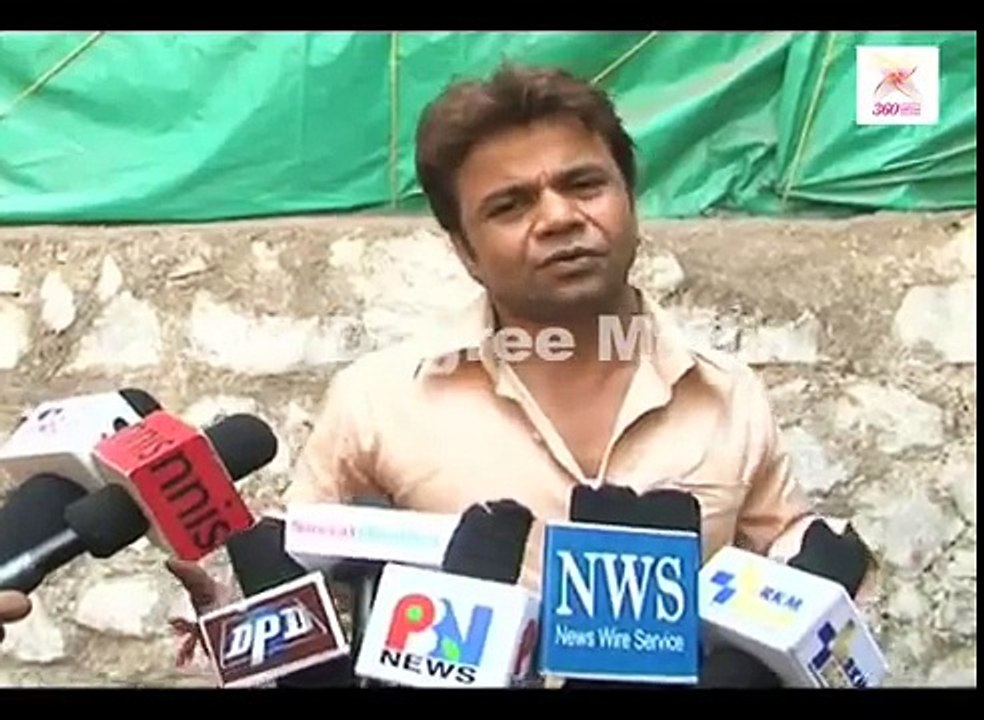 Rajpal Yadav Praising Actor "Sanjay Dutt" and He Pray for "Sanju Baba"- Babuji Ek Ticket Bambai