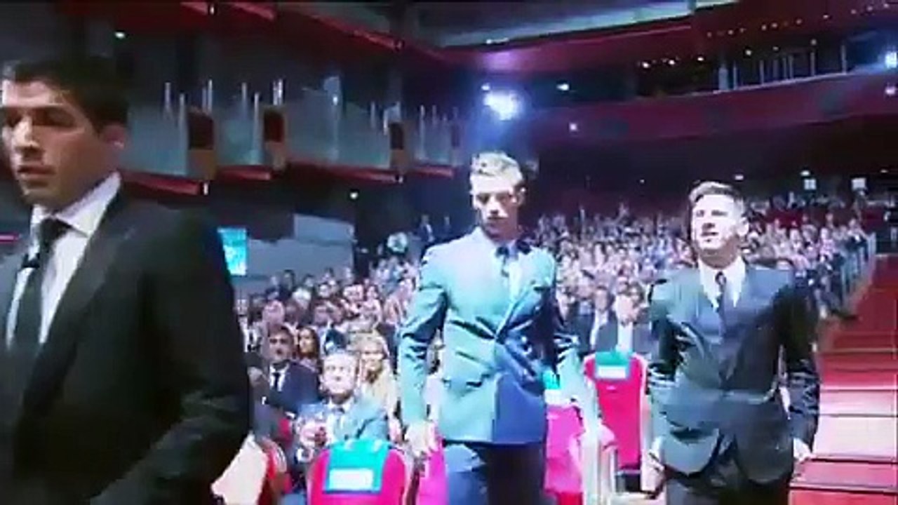 Messi beats Suarez and Ronaldo to Player of the Year award   Daily Mail Online