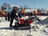「除雪機のプロショップ　イワサ」　新発想除雪機　イタリア製　実演
