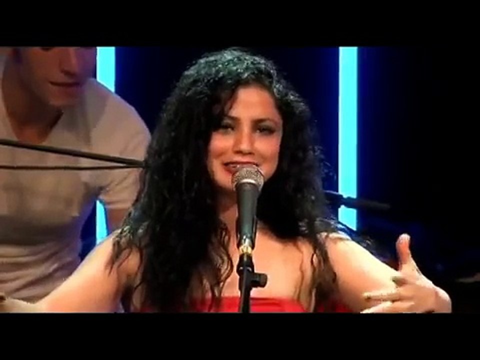Emel Mathlouthi  Oum ezzin el jamaliya  آمال مثلوثي ـ أم الزين الجمالية