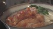 Master Chef shows how to make 'Hainanese Chicken Rice'