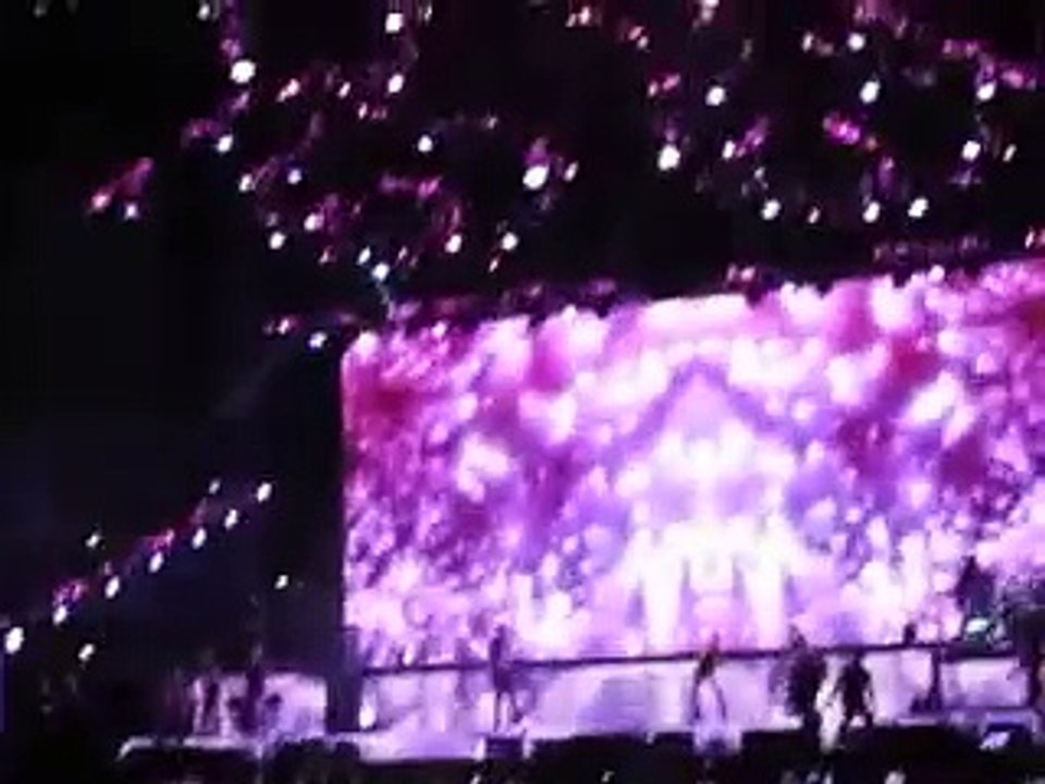 Ariana Grande live.