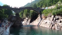 cliff diving ponte brolla/klippenspringen schweiz