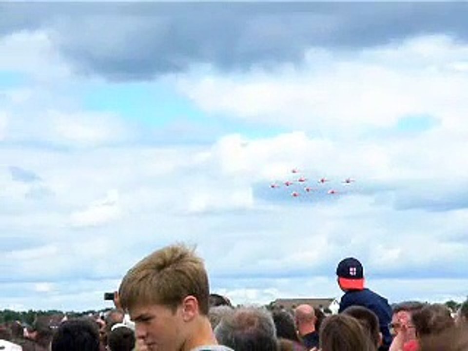 Red Arrows display at Farnborough Airshow 2008