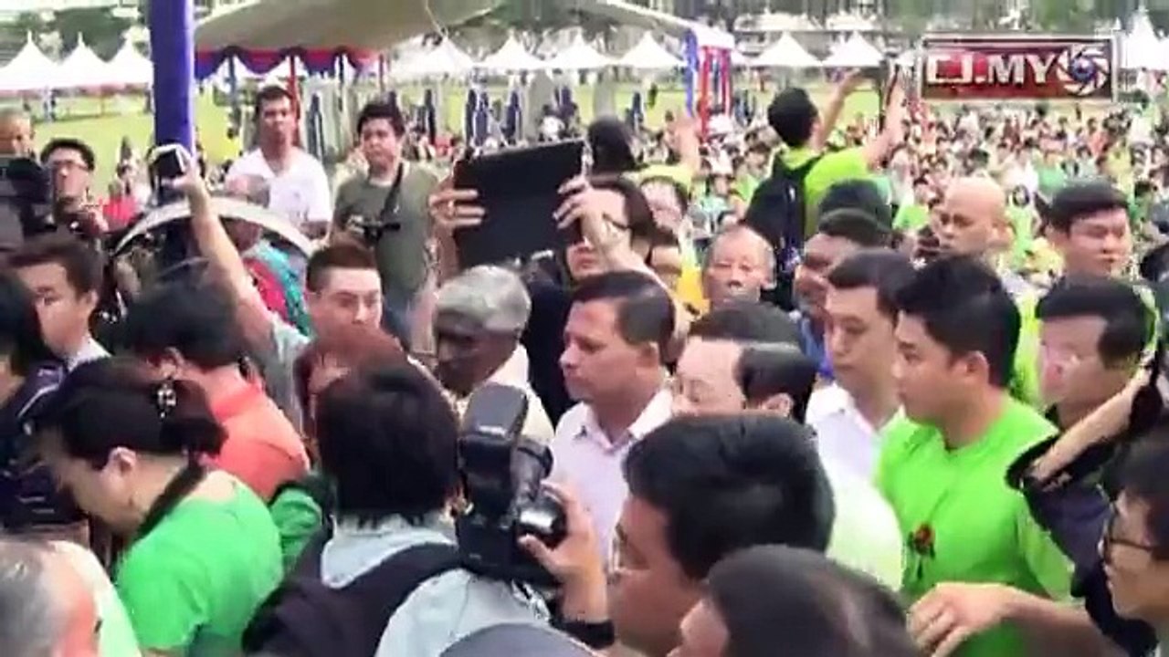 Anti Lynas Save Malaysia event turns ugly in Penang.mp4