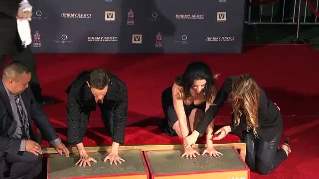 Katy Perry deja su huella en el Paseo de la Fama de Hollywood