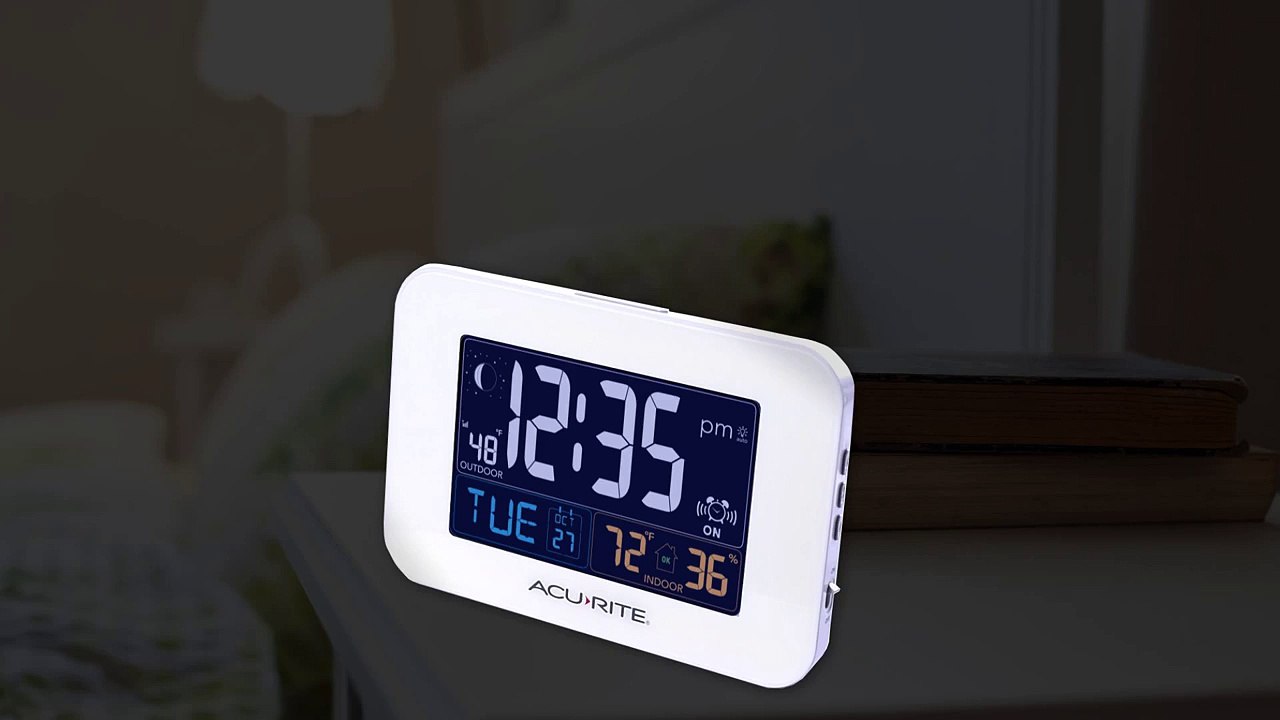 AcuRite 13041RM Intelli-Time Alarm Clock with Temperature & USB Charger