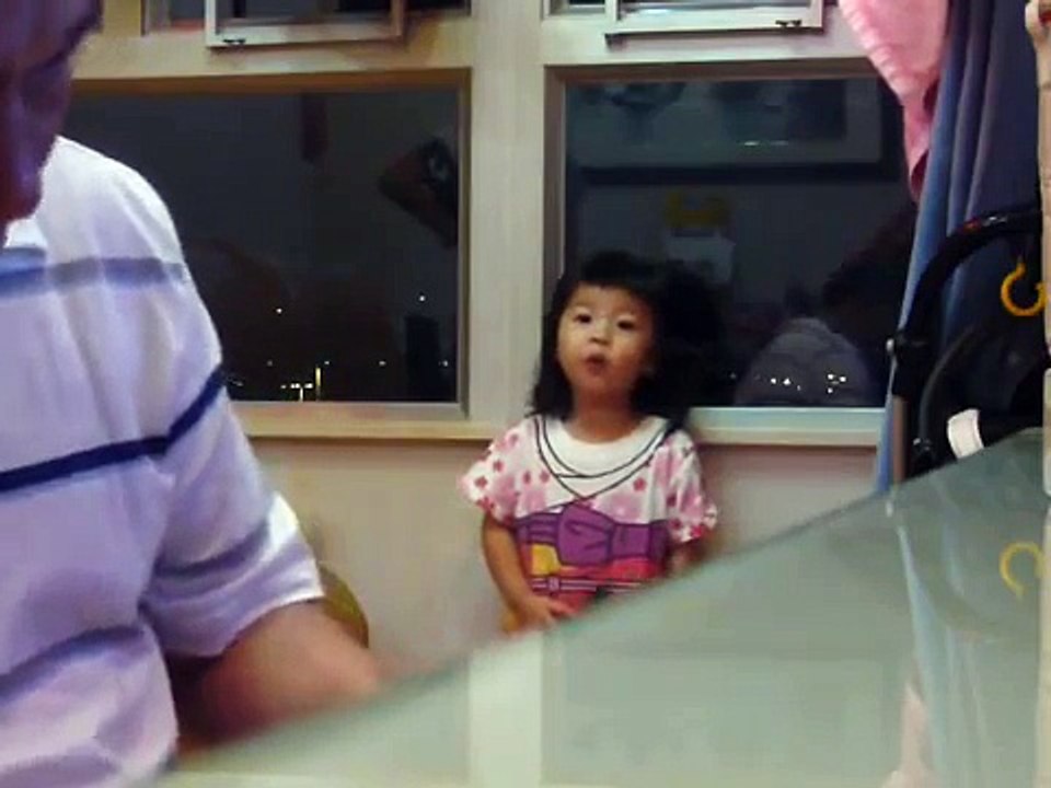 晴晴被爸爸罵,罰企