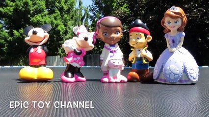 下载视频: DISNEY JUNIOR Toys on Giant Trampoline MICKEY MOUSE Doc McStuffins JAKE Minnie Mouse Princess Sofia