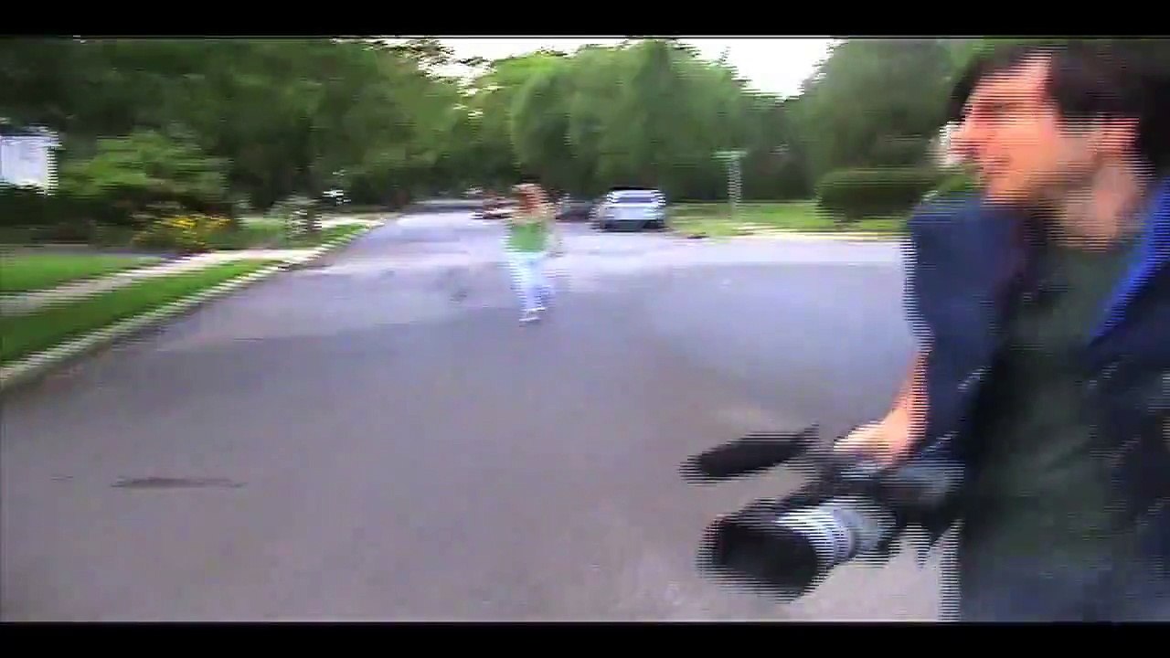 Kate Gosselin Corners Paparazzi (of "Jon & Kate Plus 8")