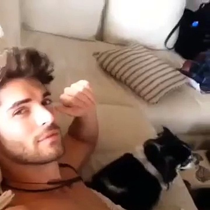 Nick Bateman sings with his dog