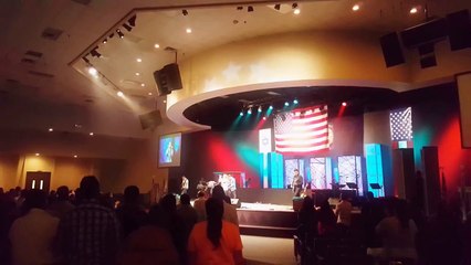 Musica cristiana/Intimidad Music(Dios esta aqui)