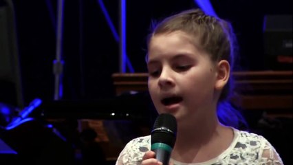 "Я колени склоню" в исполнении Ванессы Кочанжи (11 лет, дочь Дарины Кочанжи)