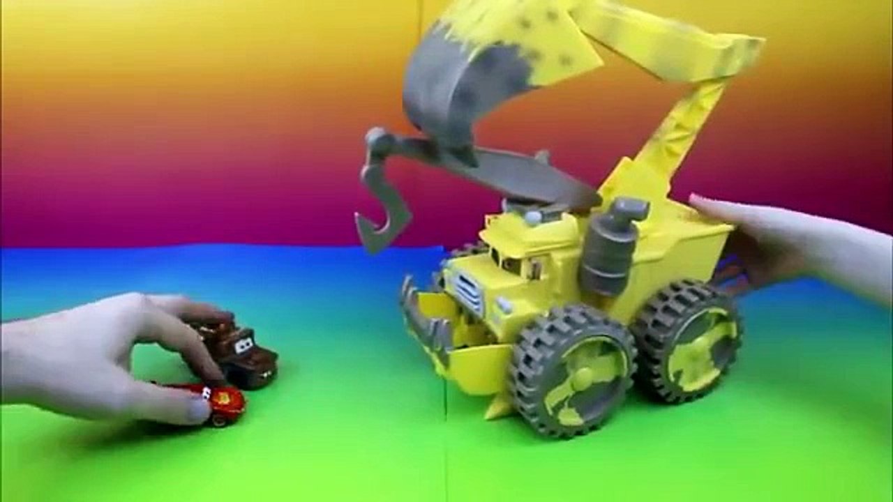 Disney Pixar Lightning McQueen & Mater Have Fun with Collossus XXL Screaming Banshee & DJ