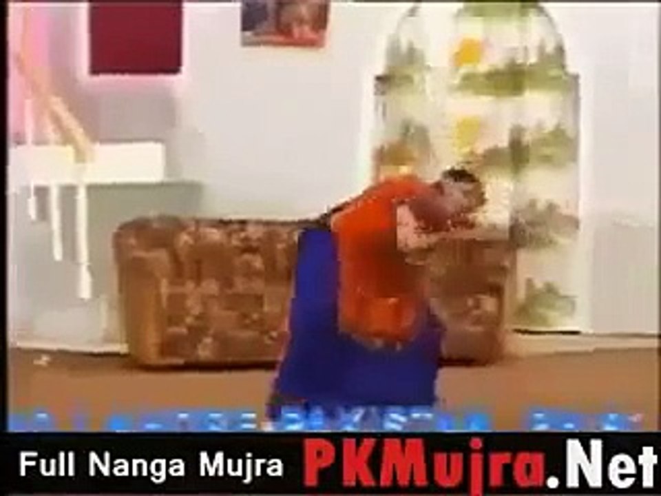 Aisha Chaudhry Washroom Mujra Without Brazer