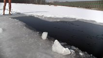 Pływanie na uwięzi w przeręblu - Katowice - Swimming in the ice hole