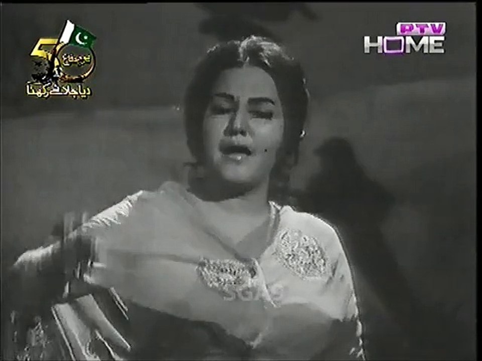 AEY PUTTAR HUTAIN TAY NAYE VIKDAY TU LABDY PHERAIN BAZAR KURAIN ~ Singer Malika e Tarnum Noor Jahan~ Pakistani Urdu Hindi Songs