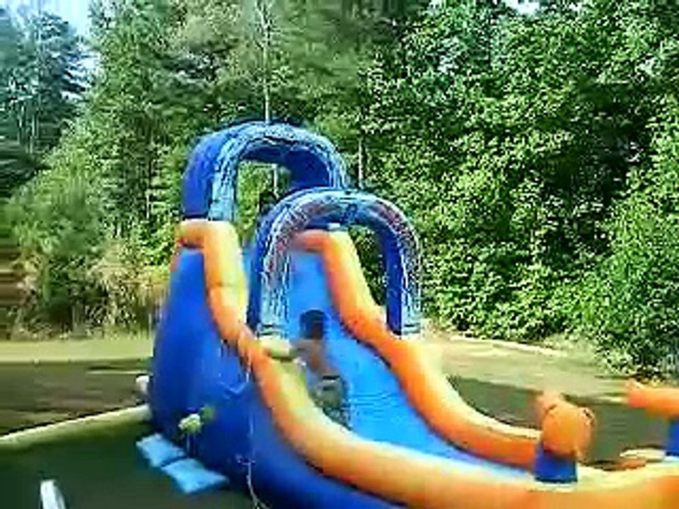 kids playing on the water slide part2