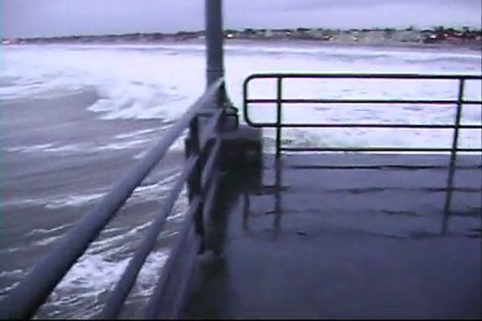 Chile Tsunami EarthQuake- Tsunami hits Huntington Beach California. Big waves.