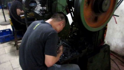 China Sourcing and Import Purchasing Agent: Bed Lift Support / Production 4