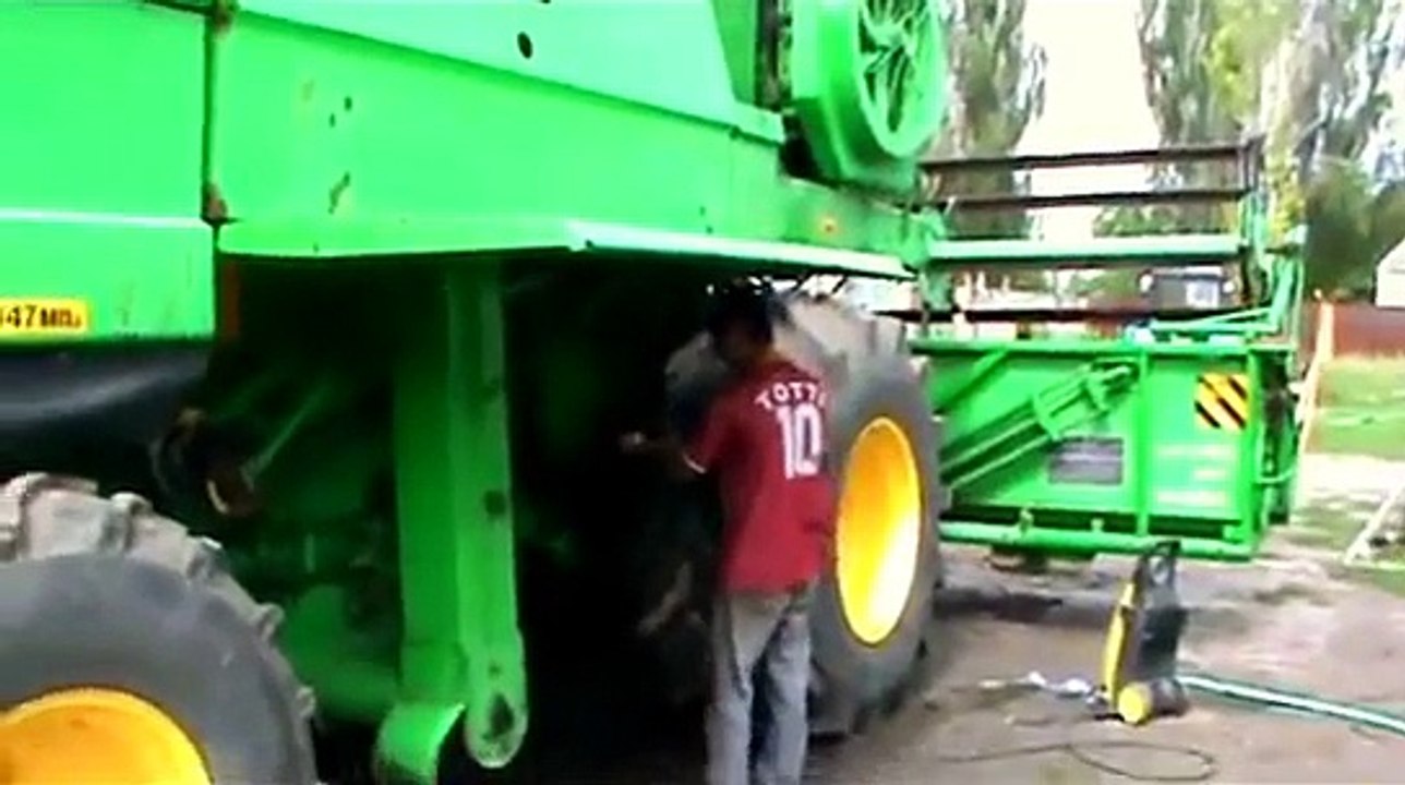 Cultivation and harvesting Wheat, Ukraine 2011, Don-1500B