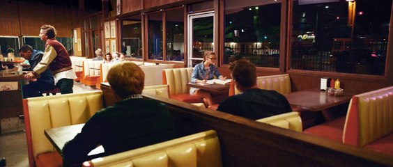 Nouvelle option sur Tinder : le SUPER LIKE - featuring Erin Heatherton and Nina Agdal