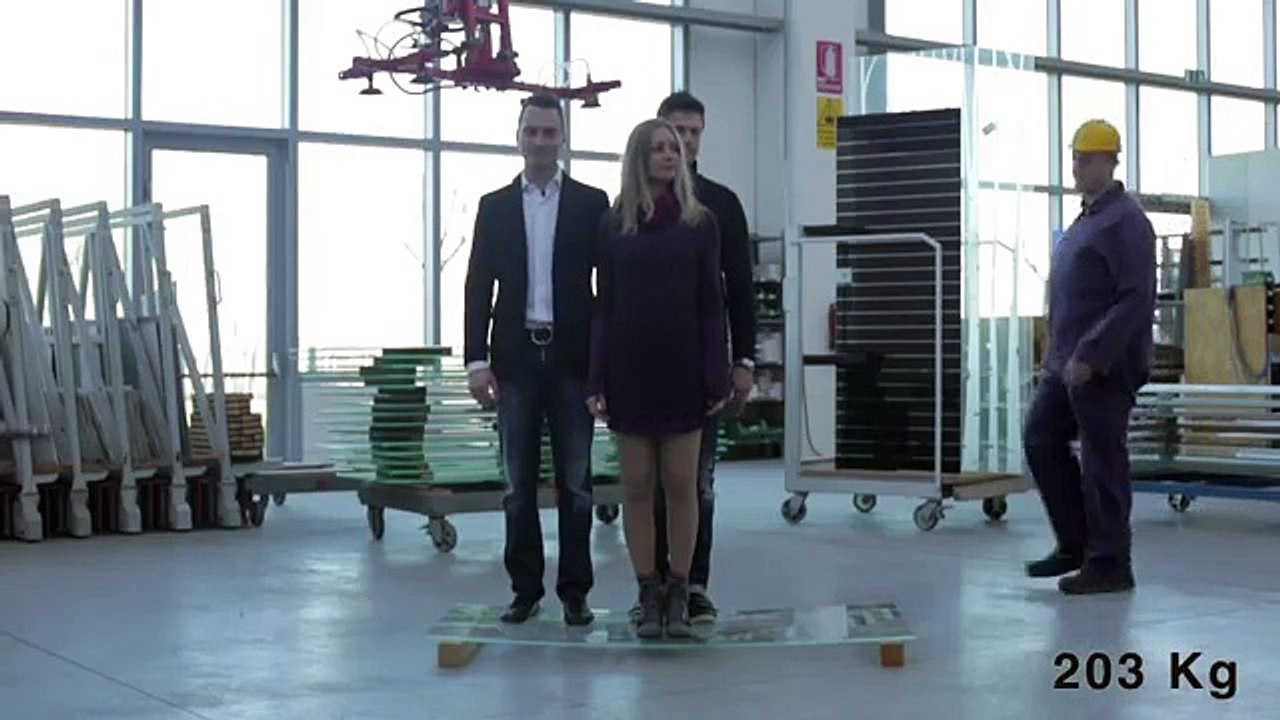 ROMPERE UNA PORTA IN VETRO HENRY GLASS: TENTATIVO N°1