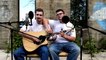 2 hommes sur 1 guitare reprennent "The Real Slim Shady" d'Eminem