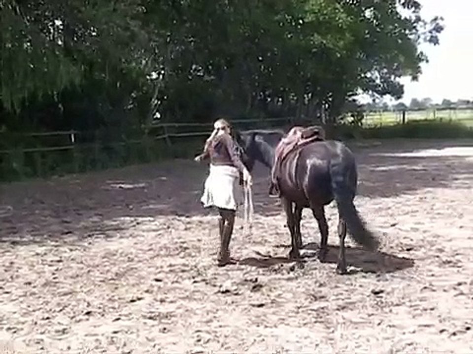 Ellen en Ketzal wijken op de volte met lichaams...