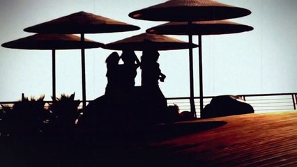 Girls having fun on the beach - Wiggle Dance