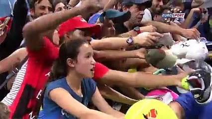 Federer'den şık hareket