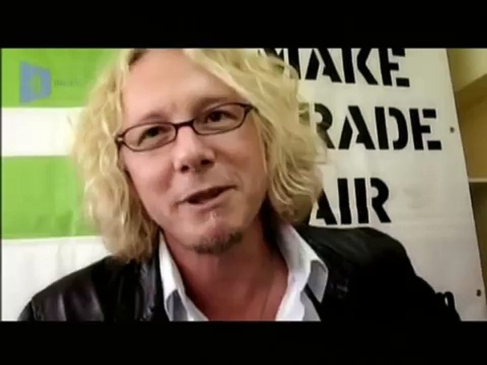 R.E.M. - Losing My Religion / Leaving New York - 14 Sept 04 (1 of 2)