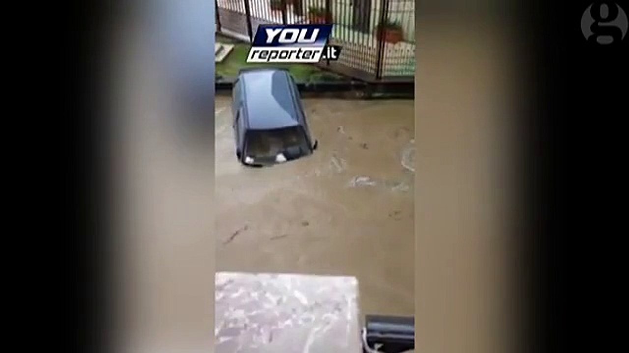 Heavy flooding in Sicily submerges cars