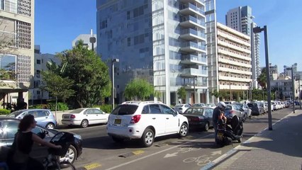 בתים יפים בתל אביב - מגדל רמז - מגדל בן 30 קומות סה"כ כ- 40 דירות, כל קומה עד 2 דירות