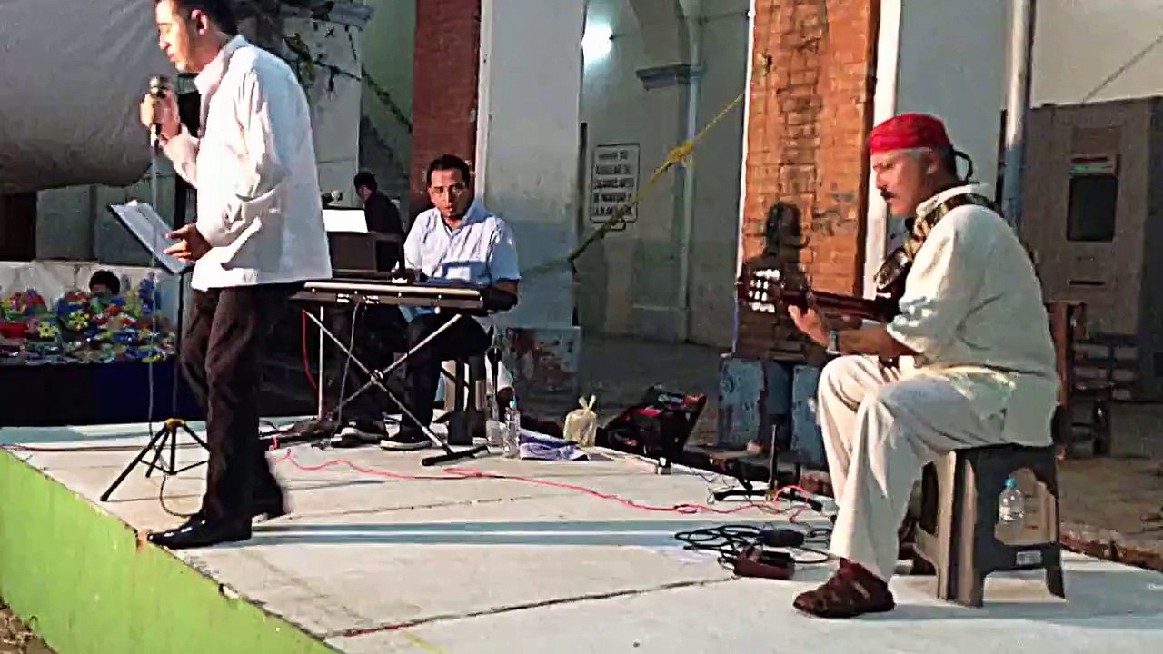 BESAME MUCHO / CONSUELO VELAZQUEZ (URSO VINICIO EN FERIA REGIONAL DEL LIBRO TEHUANTEPEC)