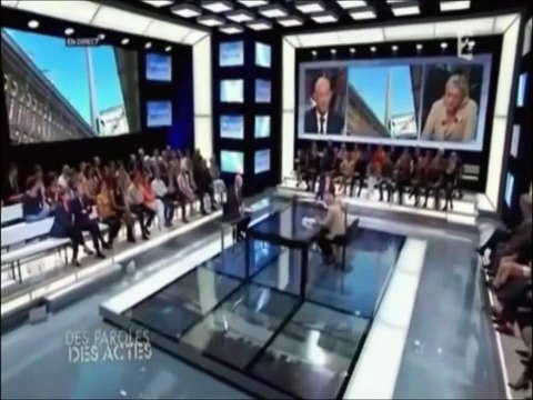 Marine Le Pen - Magnifique quenelle à Pujadas. [Oui, Oui! Monsieur Sarkozy!].