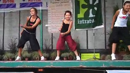 Zumba kids demo (mijn nichtjes)