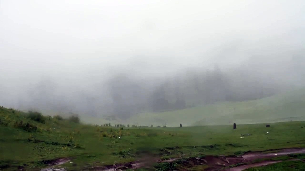 Canon 7D Greenish Grass Cloudy Mountains Travel Natural Beauty of Pakistan Sari Paya 19 Aug 2013