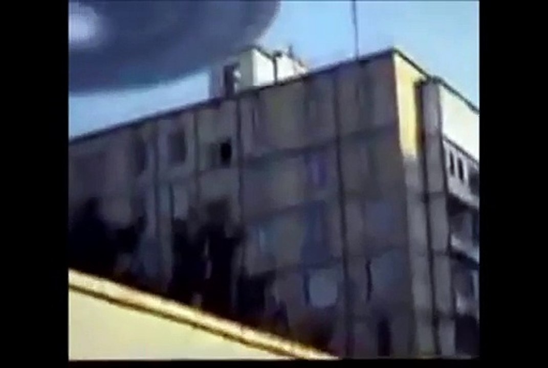 ギガＵＦＯ出現！！恐怖の重圧感！止まない警報と荒れ狂う映像 ≪×ＢＣ≫