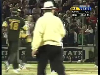 Shoaib Akhtar slowest shortest run up   freak wicket
