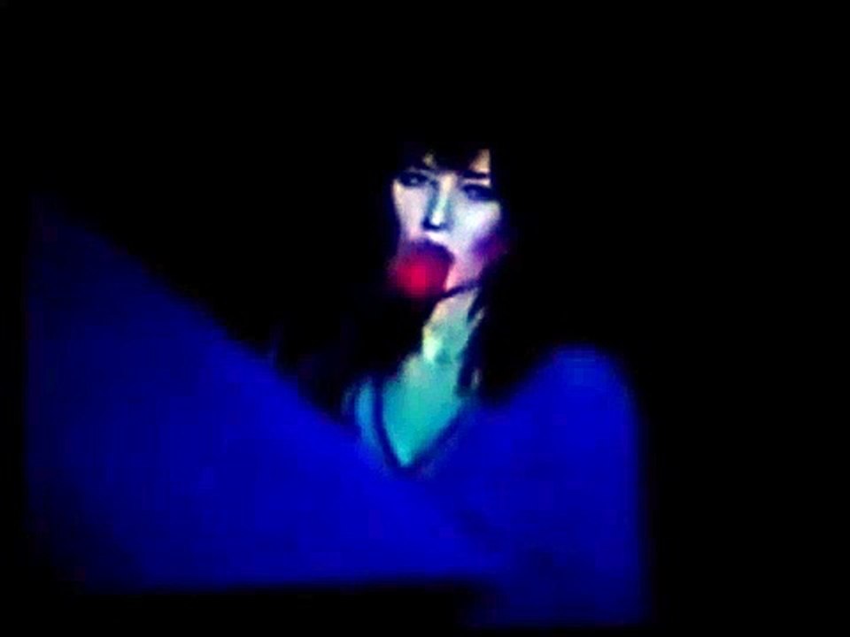 Kate Bush - Tour of Life - Act 1 (02) - Saxophone Song