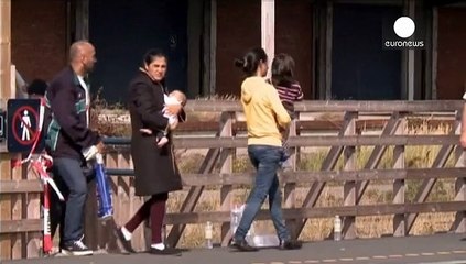 القطارات في الدنمارك تستأنف الرحلات إلى ألمانيا.. والسلطات تسمح بإكمال بعض اللاجئين الطريق إلى السويد
