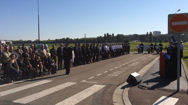 Une plaque en mémoire de la policière tuée