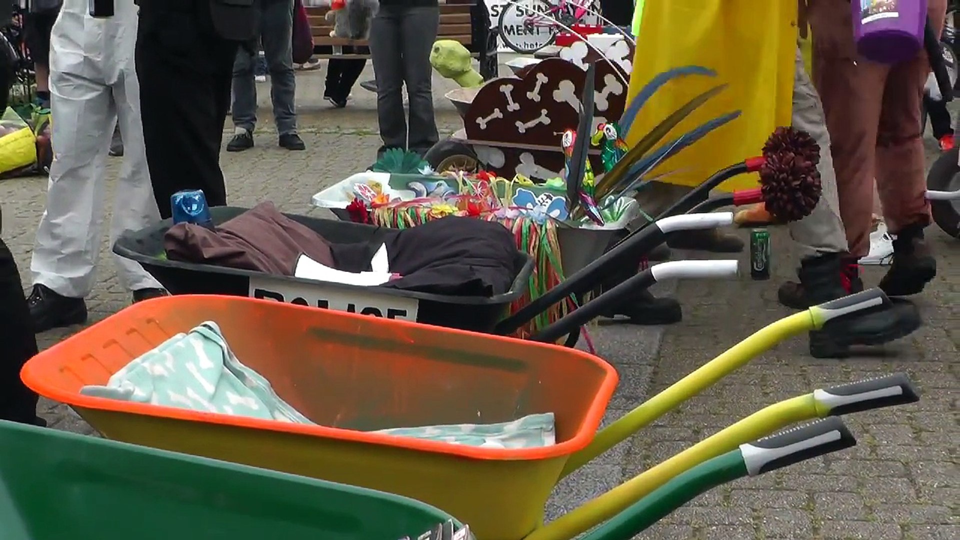 Wheelbarrow race
