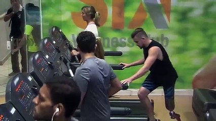 Des athlètes paralympique à la salle de sport