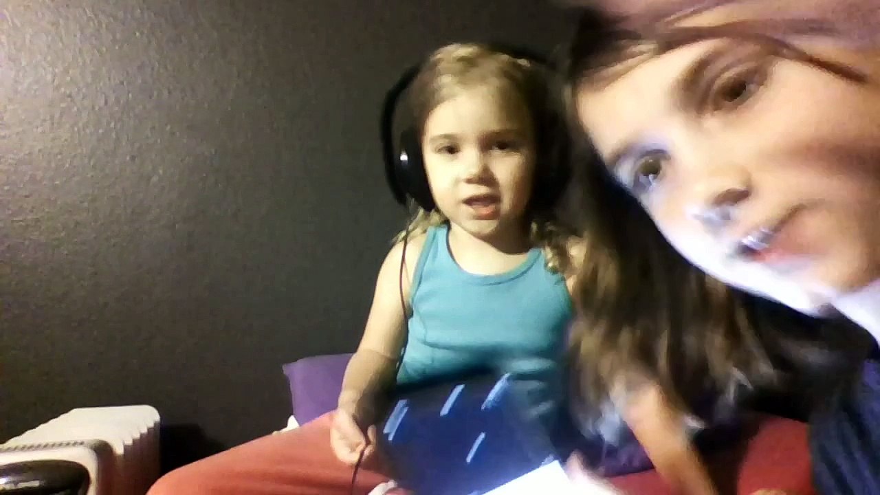 CUTE LITTLE GIRL SINGING!!!!!!!