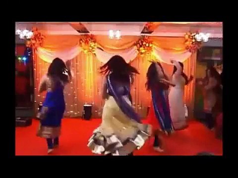 Pakistani Wedding AWESOME Mehndi Nite Dance Chalka Chalka