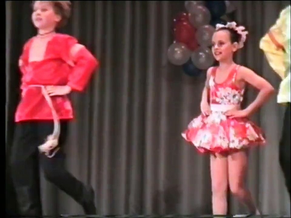 Задорный русский народный танец / Perky Russian folk dance