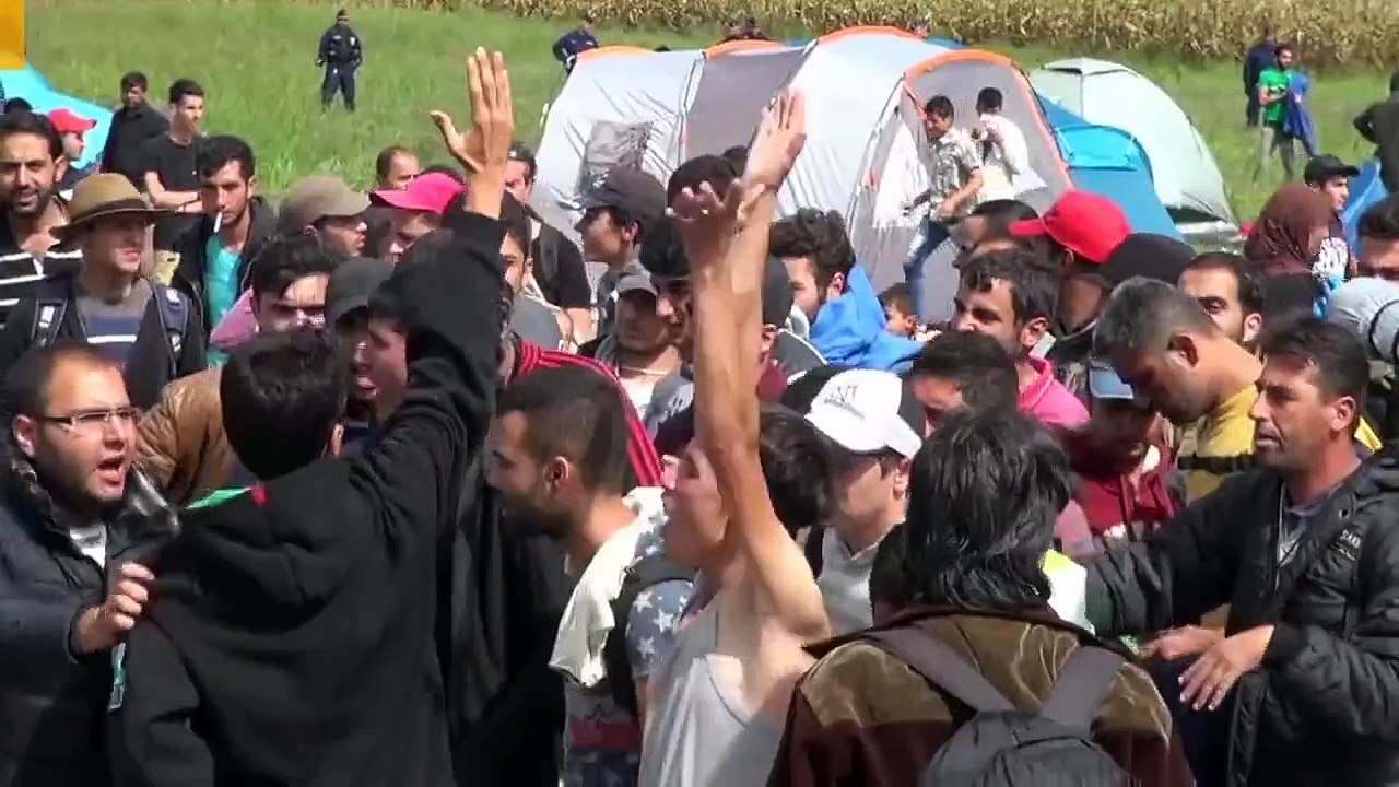 Hungarian camerawoman brutally kicking little refugee girl for fun